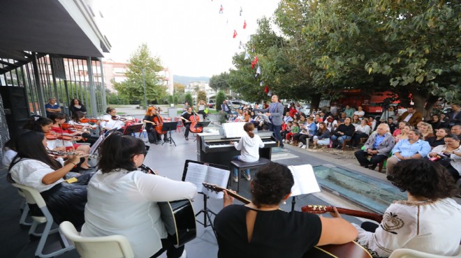 Efes Selçuklu çocuklardan Cumhuriyet konseri