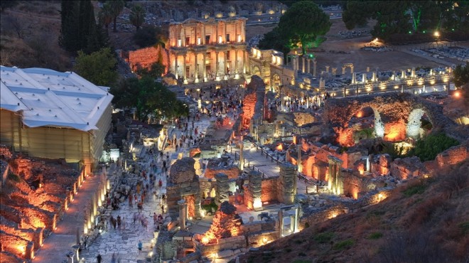 Efes te gece müzeciliği sezonu başladı