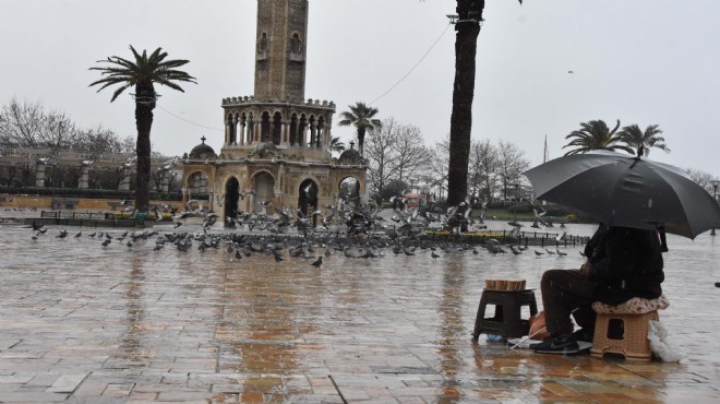 Ekmek teknesi tutkusu oldu: Soğuk yağmur demeden...