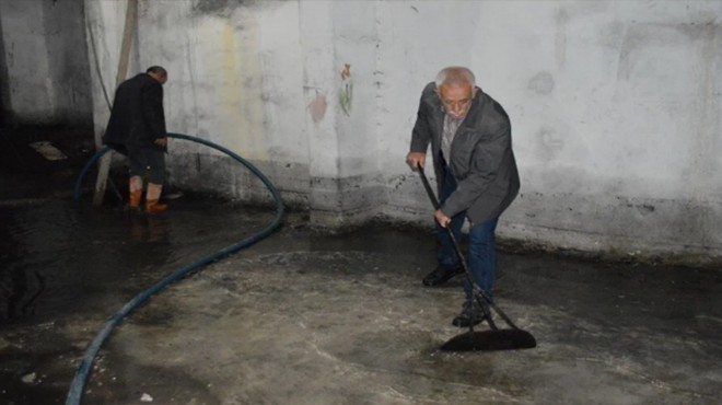 Elazığ'da deprem sonrası su baskını!
