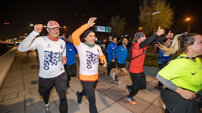 En uzun gece koşusu: 6.5 kilometrelik parkuru Soyer de tamamladı