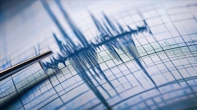 Endonezya da 5,7 büyüklüğünde deprem