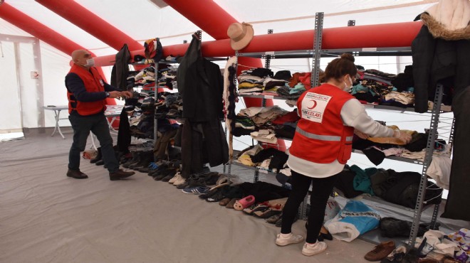 Enkazdan çıkan eşyalar sahiplerini bekliyor