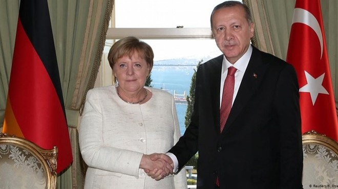 Erdoğan, Merkel ile Libya yı görüştü