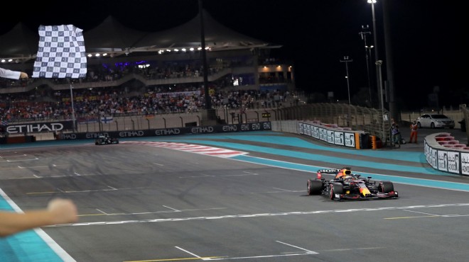 F1 de nefes kesen final: Şampiyon Verstappen