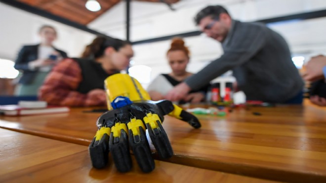 FabrikaLab İzmir’den engelleri aşan robotel!