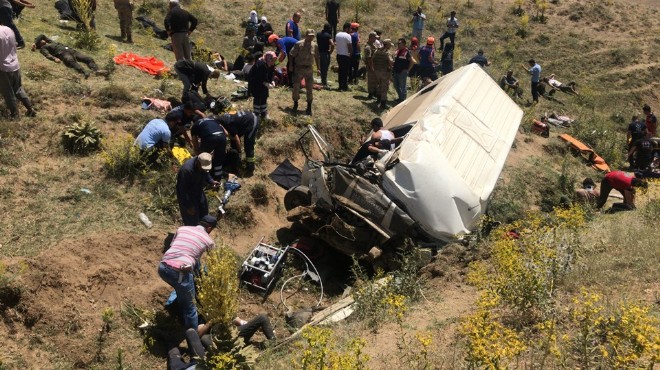 Facia! Göçmenleri taşıyan minibüs devrildi: 16 ölü