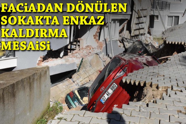 Faciadan dönülen sokakta enkaz kaldırma mesaisi