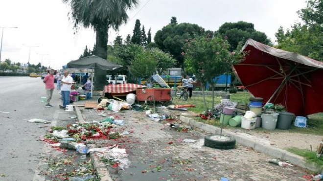 Feci kaza! Çiçekçi kadınlara çarptı: 3 yaralı