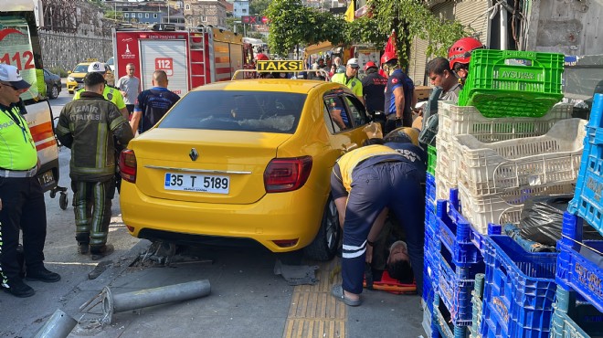 Feci kaza: Kontrolden çıktı, kaldırımdaki yayaya çarptı!