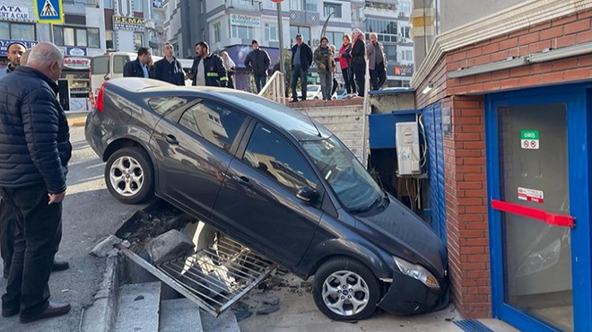 Feci kaza: Kontrolden çıktı, market duvarına girdi!