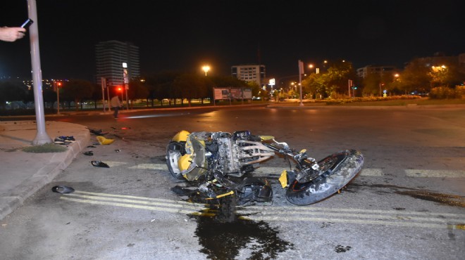 Feci kaza! Motosiklet ikiye bölündü: 1'i ağır 2 yaralı