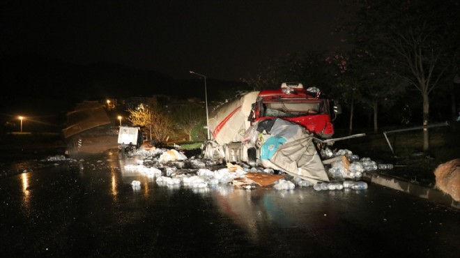 Feci kaza: TIR, beton mikserine çarptı