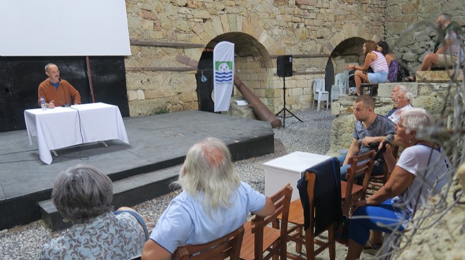 Foça'da Hüsnü Arıkan günü!