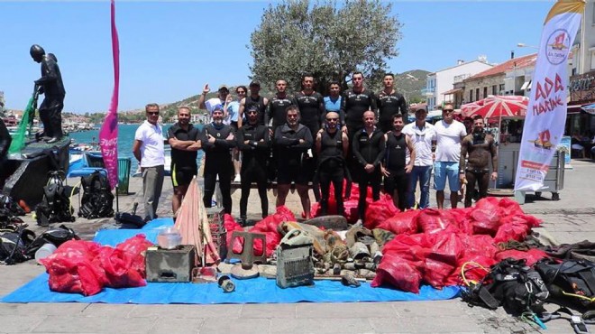 Foça'da denizden çıkarılan atıklar sergilendi