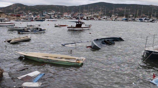 Foça'da fırtına kabusu: Tekneler battı!