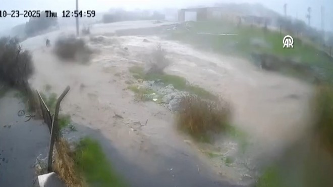 Foça da hayatını kaybeden Kaptanoğlu nun sele kapıldığı anlar ortaya çıktı!