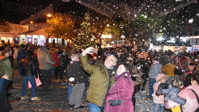 Foça'da yeni yıl eğlencelerine yoğun ilgi
