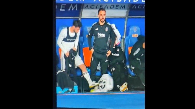 Formayı ayağıyla itti, büyük tepki geldi!