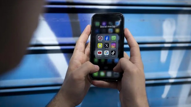 Fransa da 15 yaş altına sosyal medya yasağı
