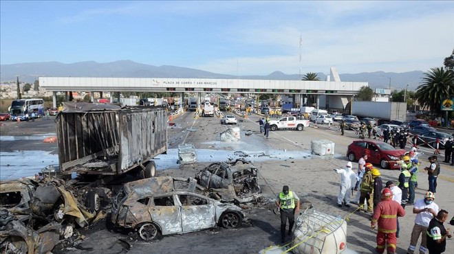 Freni bozulan kamyon araçlara çarptı: 19 ölü!