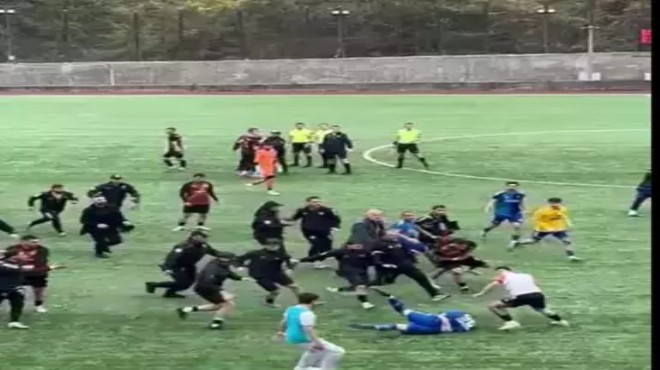 Futbol sahası ringe döndü, karşılaşma tatil edildi!