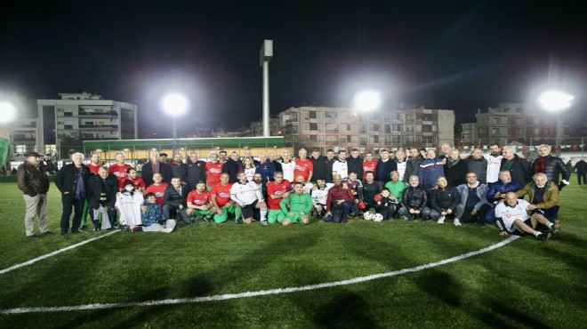 Futbolun efsaneleri Karşıyaka'da sahaya çıktı!