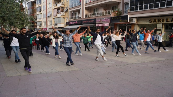 Gaziemir de zeybek gösterisi sürprizi