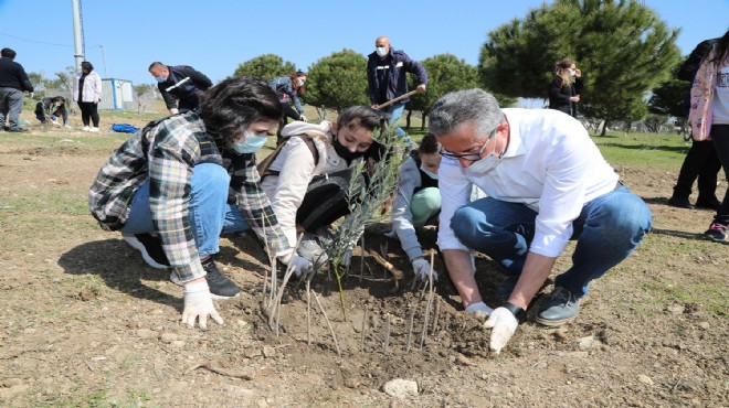 Gaziemirli çocuklar 200 zeytini toprakla buluşturdu