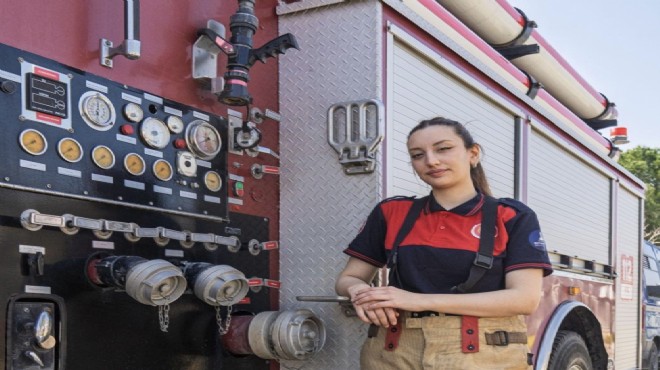 Genç kadın itfaiyeci cesaretiyle örnek oluyor