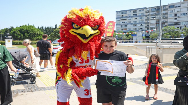 Göztepe den çocuklara karne hediyesi