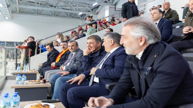 Göztepe’nin Avrupa zaferine Başkan Tugay da eşlik etti