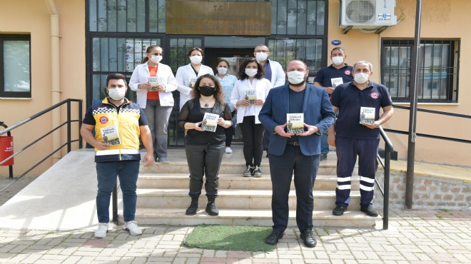 Gümrükçü'den belediye sağlık personeline kitap