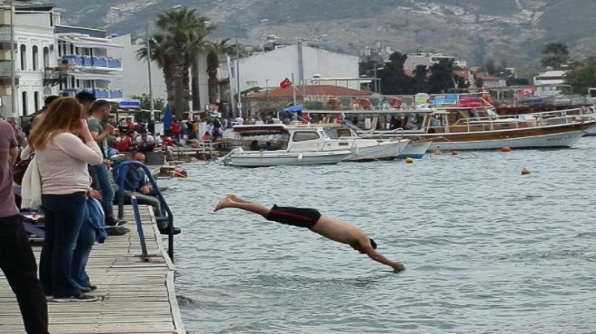 Güneşi gören soluğu Foça da aldı