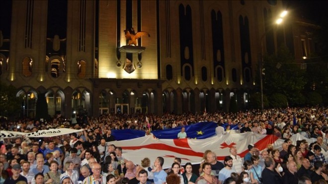 Gürcistan da halktan  aday ülke  statüsü protestosu!