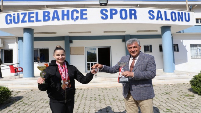 Güzelbahçe de milli sporcuya başkan İnce den   anahtar  jesti!