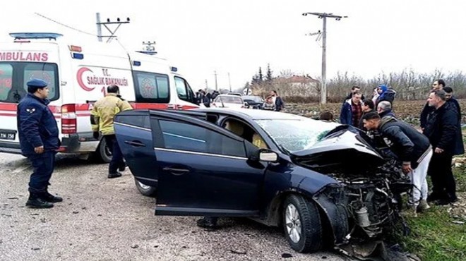 Halk otobüsü ile otomobil çarpıştı: 1 ölü, 8 yaralı