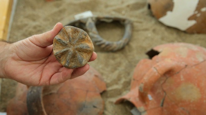 Höyükten 8 bin yıllık 'güneş mührü' çıktı