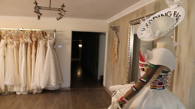 IF Wedding'de İzmir'e özel 'barış' gelinliği