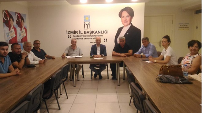 İYİ Parti İzmir'de beklenen oldu: Başkan ve yönetimden istifa!