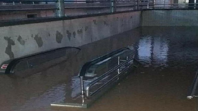 İZBAN'da o istasyon sular altında: Seferler iptal!