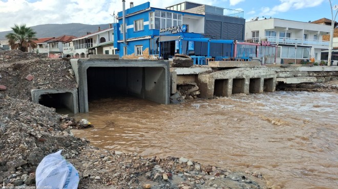 İZSU nun inşa ettiği kanal Foça da taşkına set çekti!