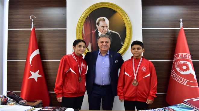 İduğ dan madalyalı sporculara kutlama