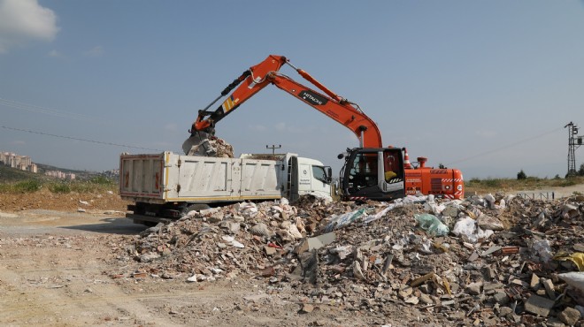 İki günde yaklaşık 400 ton moloz toplandı