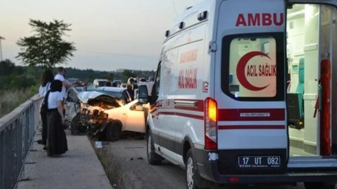 İki otomobil kafa kafaya çarpıştı: 3 ölü, 5 yaralı