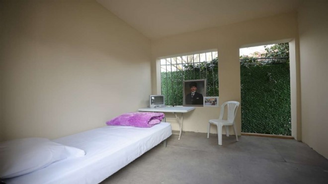 İmamoğlu’nun hücresinin bir örneği Silivri de sergileniyor