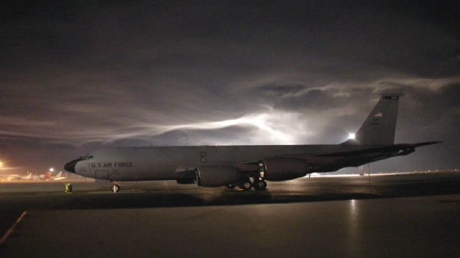 Irak’ta ABD’ye ait yakıt ikmal uçağı düştü!