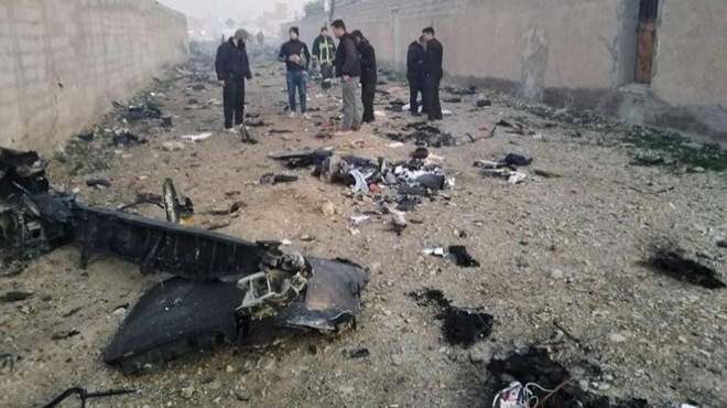 İran da 176 kişiyi taşıyan yolcu uçağı düştü