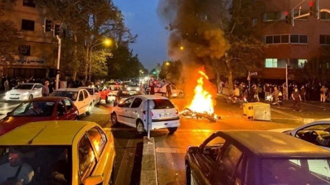 İran'da dehşet: Yenilgiye sevinen genç öldürüldü!