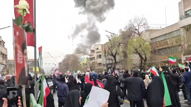 İran da miting alanında patlama!